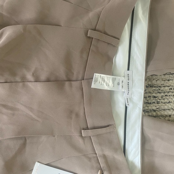 NEW WITH TAGS — Good American Luxe Suiting Wide-Leg Trouser
Size 10/30 • Taupe - Picture 6 of 9